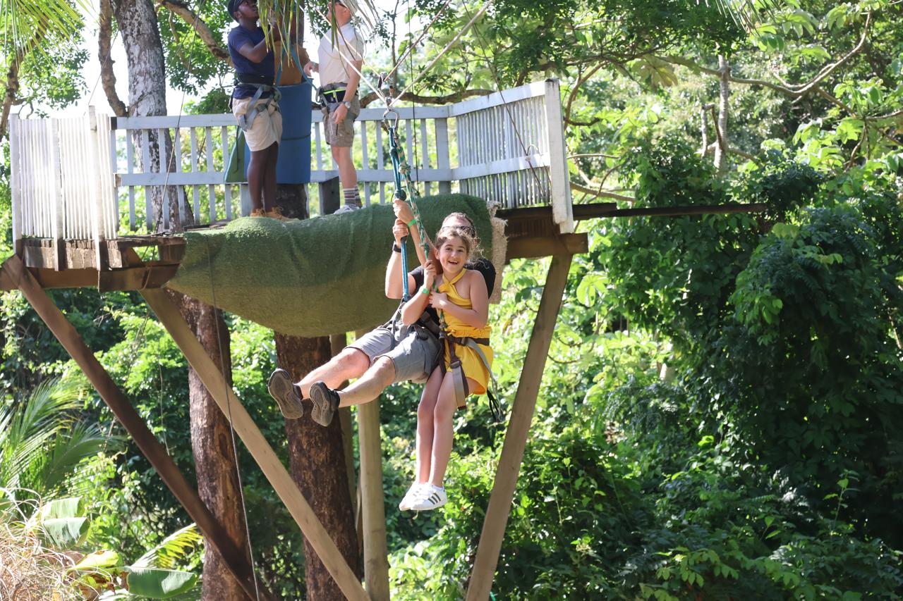 Santuario de aves y perezosos en Roatán
